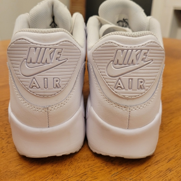 Nike Air Max 90 ▪︎ Classic All White Leather ▪︎EUC▪︎ Women's 8.5 (Youth Sz. 7) - Picture 3 of 7